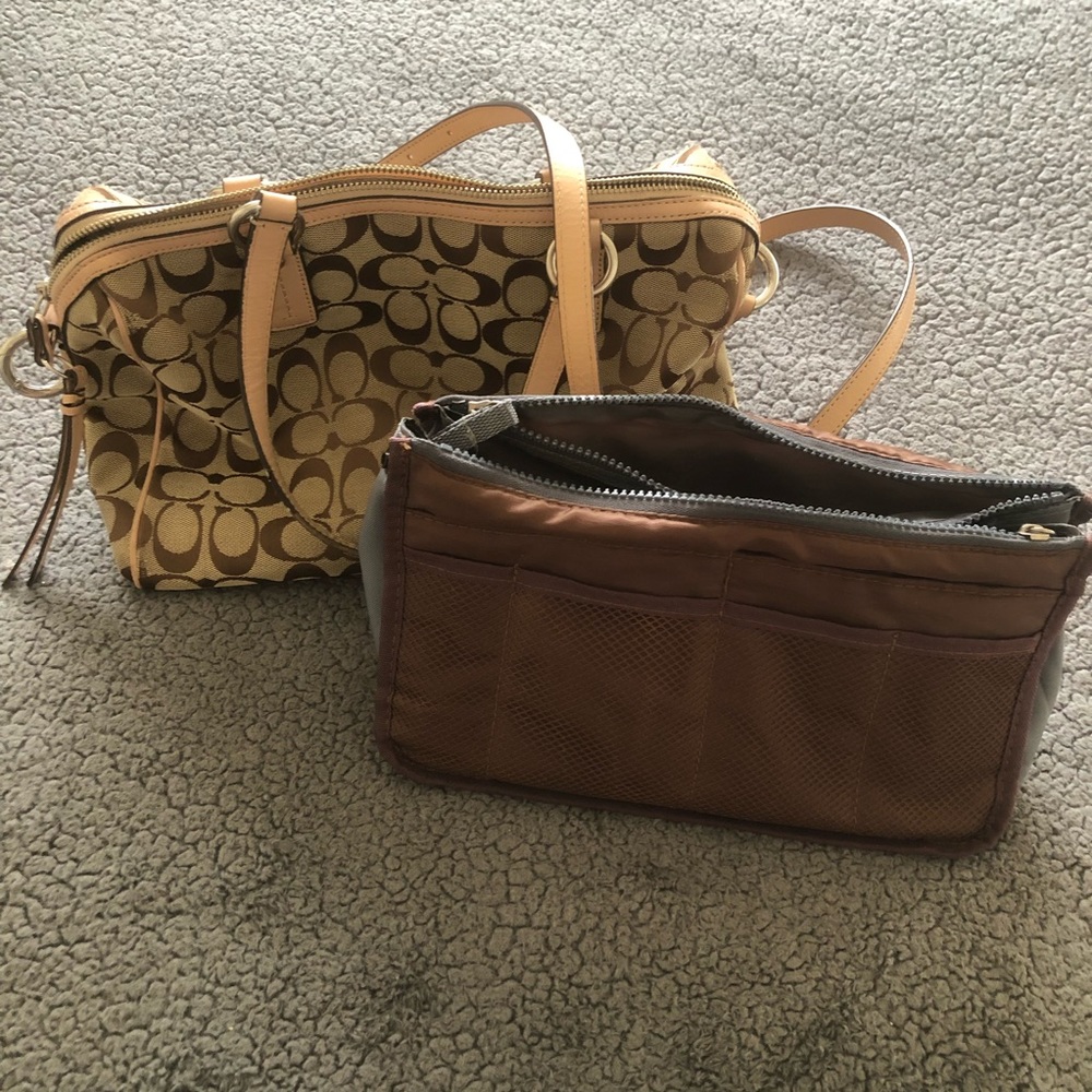 Coach Purse with a organizer